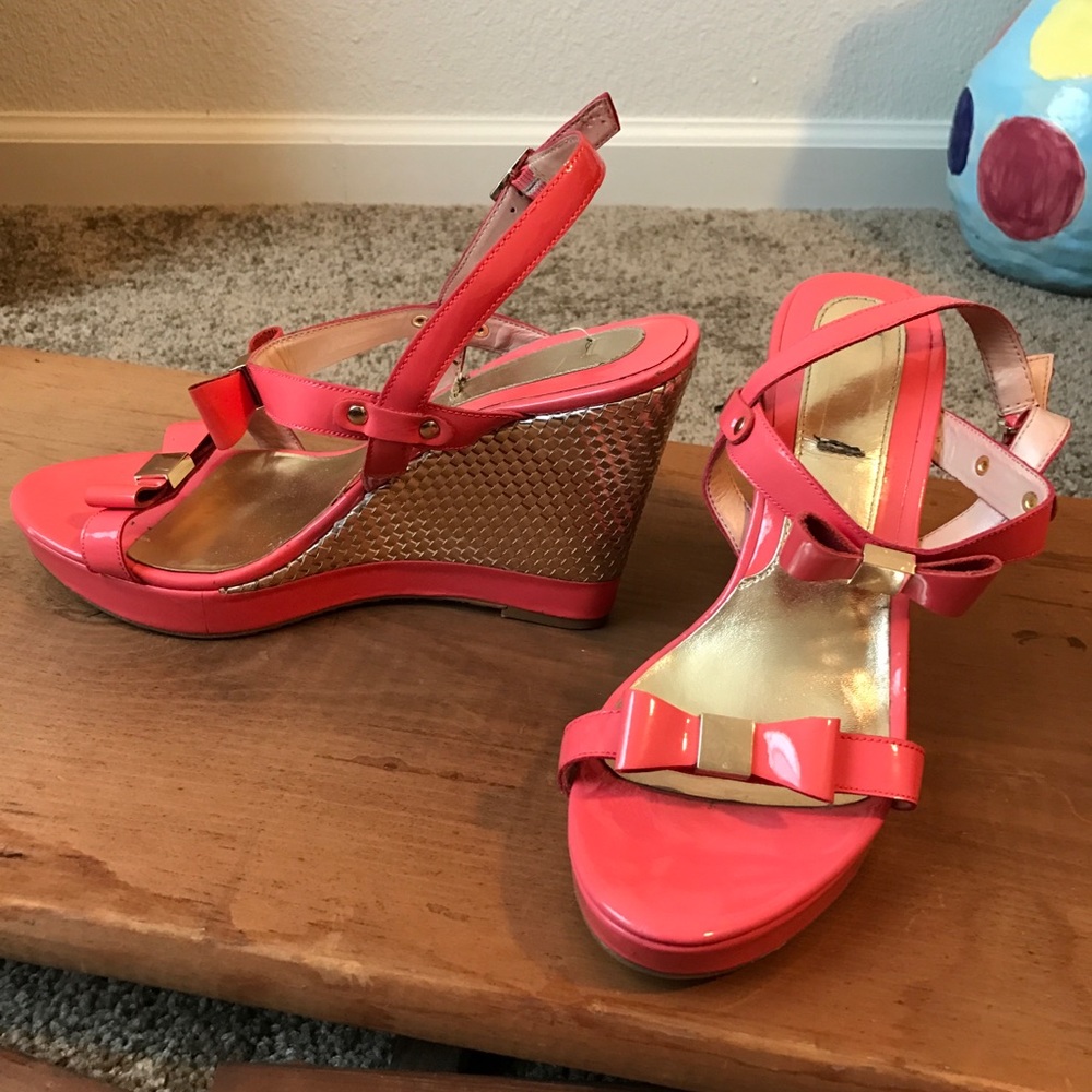 Coral and gold bow wedges